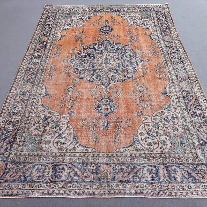Vibrant 0,6x10,9 ft Rug, Floral & Paisley Design