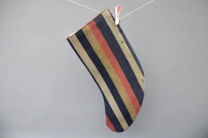 Medias de adornos navideños beige y marrón, decoración festiva navideña