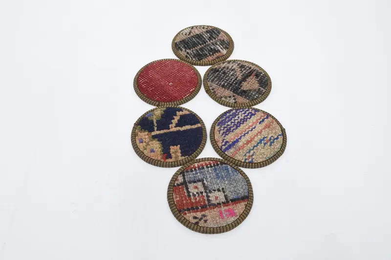 Kırmızı ve Bronz Bardak Altlıkları, Dayanıklı ve Şık İçecek Altlıkları