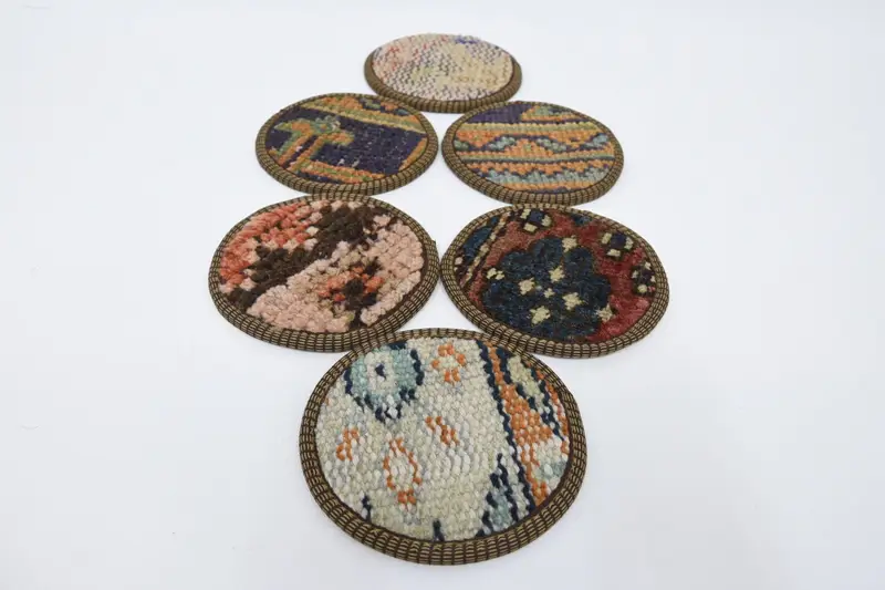 Böhmischer runder Untersetzer, brauner und beiger böhmischer Untersetzer