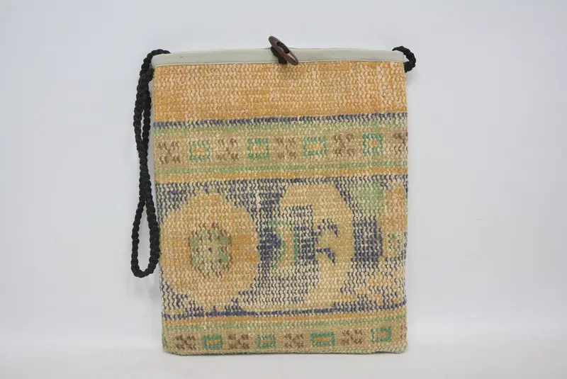 調節可能なストラップ ウール クロスボディ バッグ、ゴシック ヴィンテージ モチーフ キリム バッグ