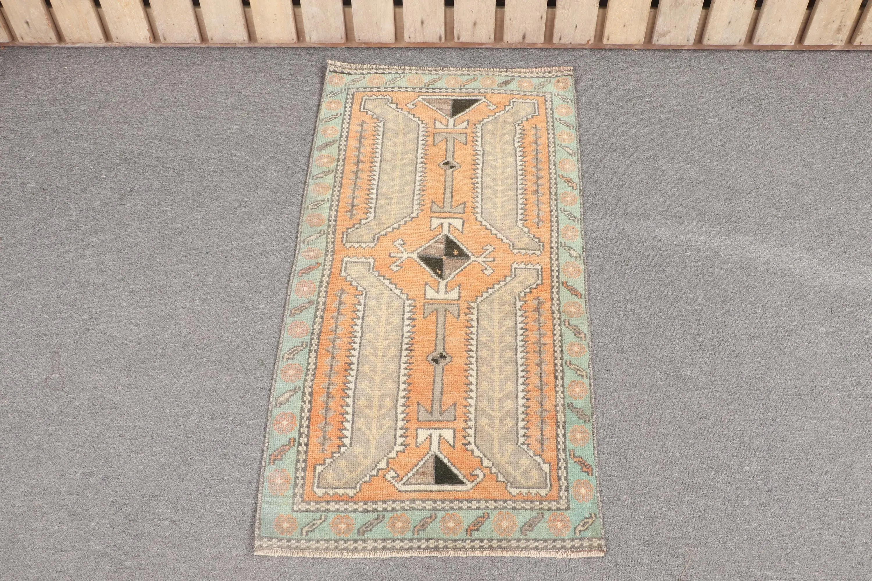 Türk Vintage Küçük Halı 1.8x3.4 ft, Turuncu Yeşil Fas Halısı - 1