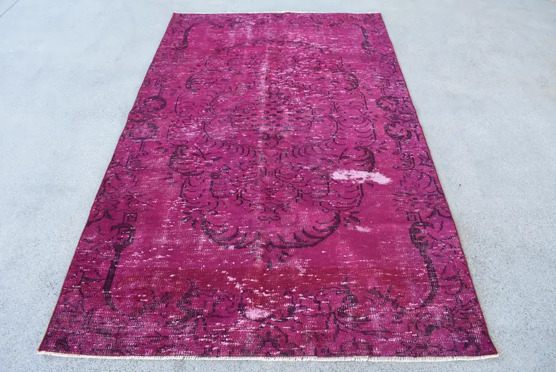 Alfombra vintage turca 4,4x7,4 pies (134x225 cm), alfombra abstracta púrpura Oushak - 1