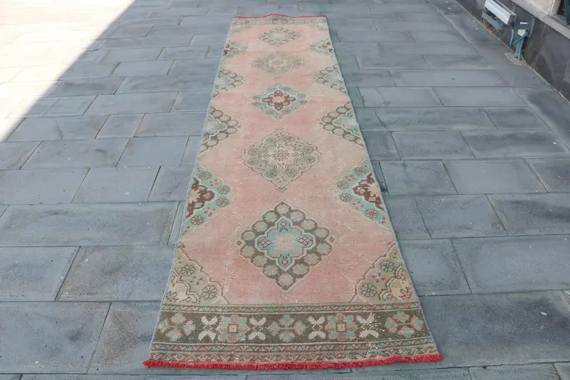 Alfombra turca vintage de 3,1x12,1 pies, alfombra corredora, alfombra de lana rosa Oushak - 1