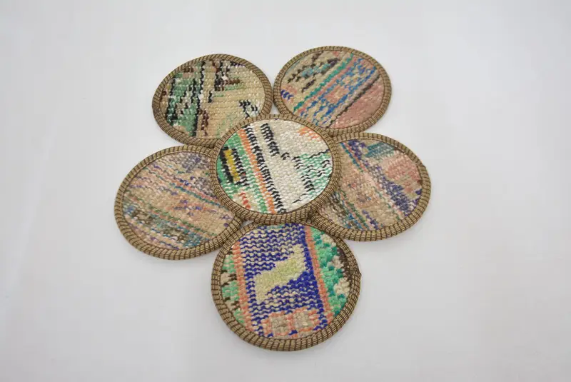 ボヘミアンベージュ＆ブロンズラウンドコースター、ユニークなエスニックコースター