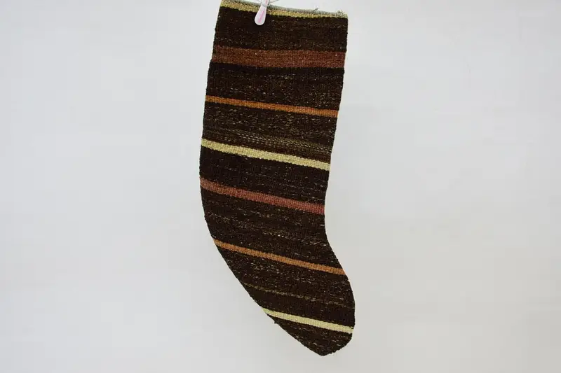Kahverengi ve Turuncu Noel Süsleri Çorabı, Şenlikli Tatil Çorabı