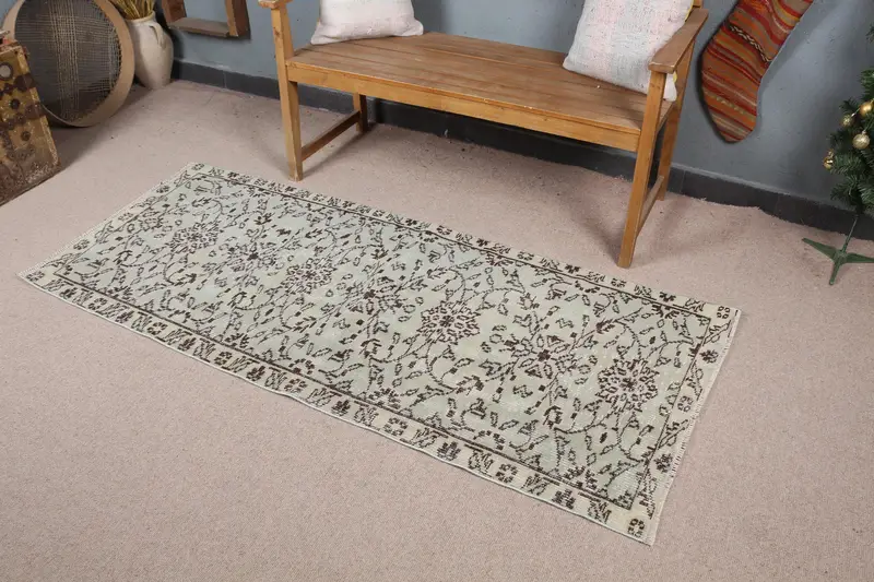 Türkischer Vintage-Akzentteppich 2,7 x 6,3 Fuß, grauer Oushak-Wollteppich - 1