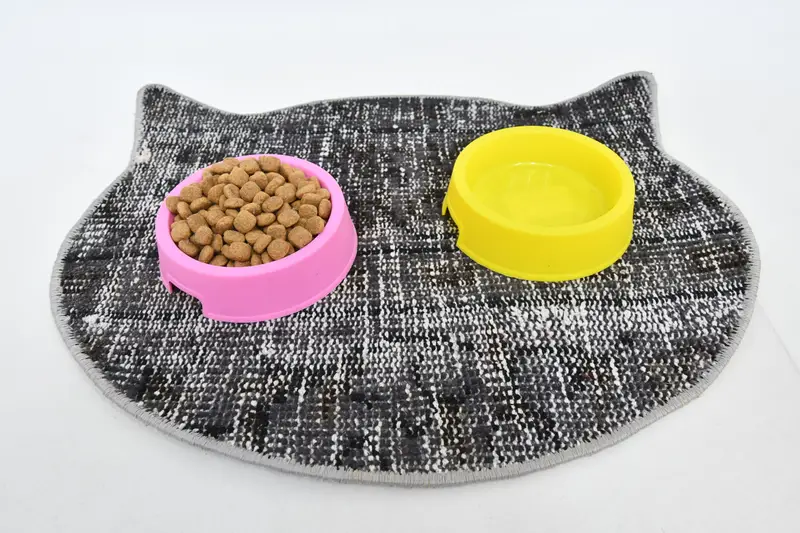 Rahat Mavi ve Bej Emici Evcil Hayvan Matı, Dayanıklı Su Geçirmez Ped