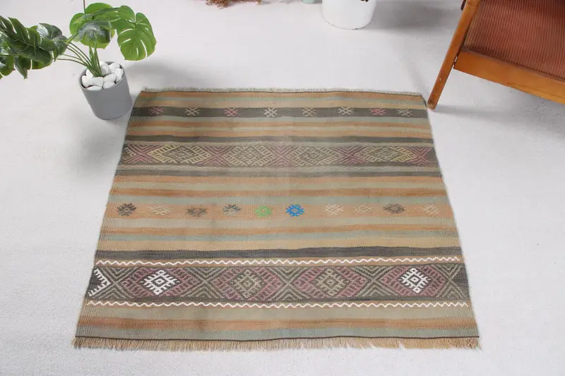 Green Oriental Rug, 3.5x3.1 ft with Pink Accents