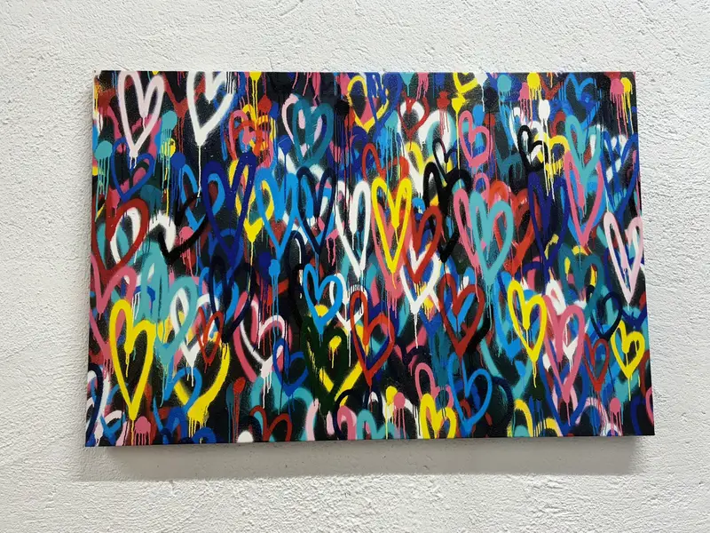 鮮やかなバンクシー ハート キャンバス: カラフルな愛のアート プリント
