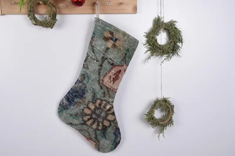 Festliches Weihnachtsornamentmuster, 19 Zoll breiter Weihnachtsstrumpf