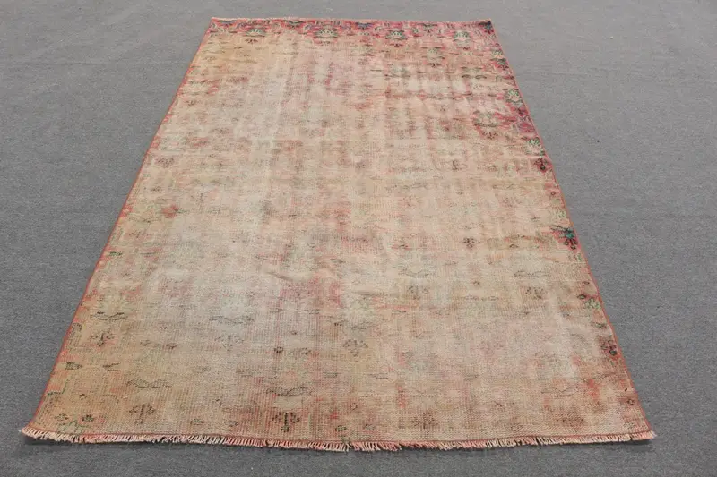 赤と緑のラグ、5x7.5フィートのエレガントな無地パターン