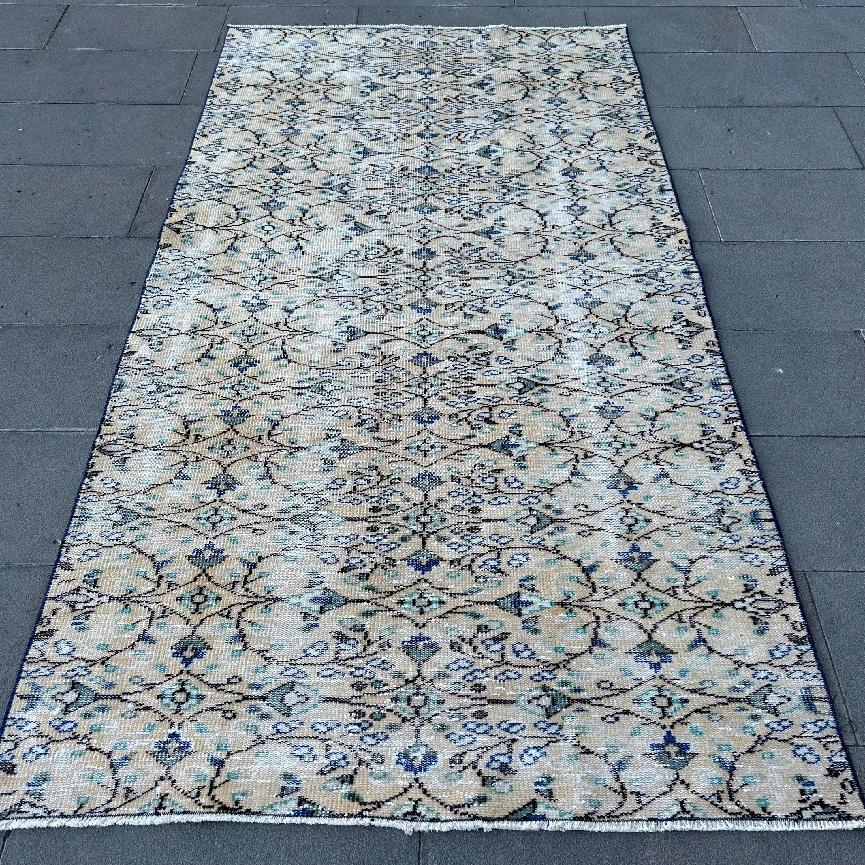 Alfombra turca de 4,2x7,8 pies, alfombra vintage de área, alfombra de lana Ikat blanca azul - 1