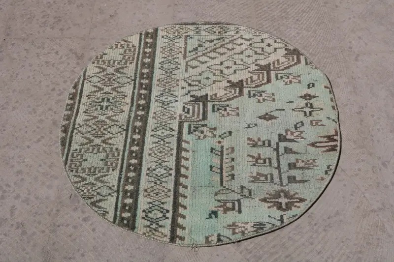 Alfombra Geométrica Verde 9x10m con Motivos Florales