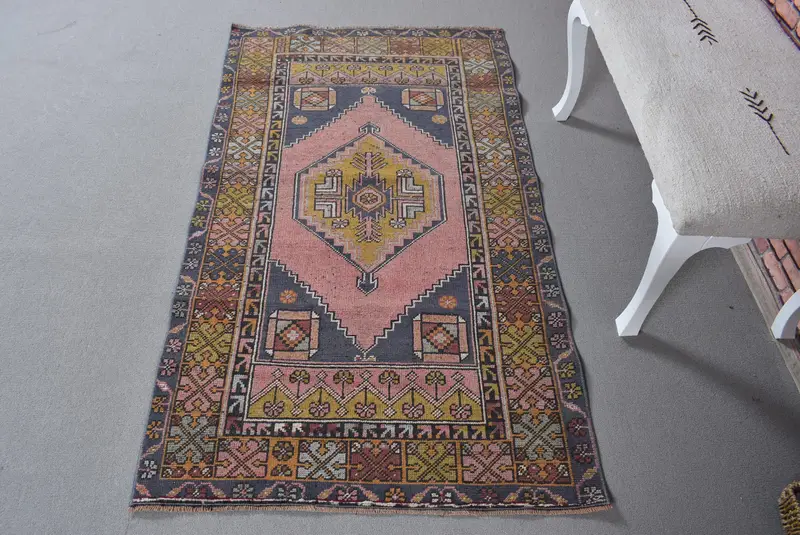 Lila Perserteppich, 3,1 x 5,7 Fuß mit rosa Akzenten