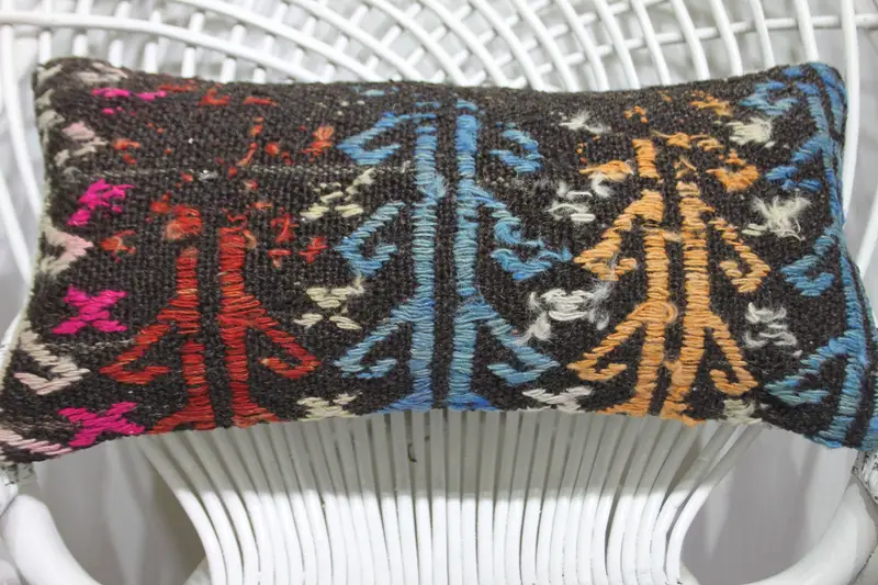 Geometrisches Leinenkissen, Vintage besticktes Kissen