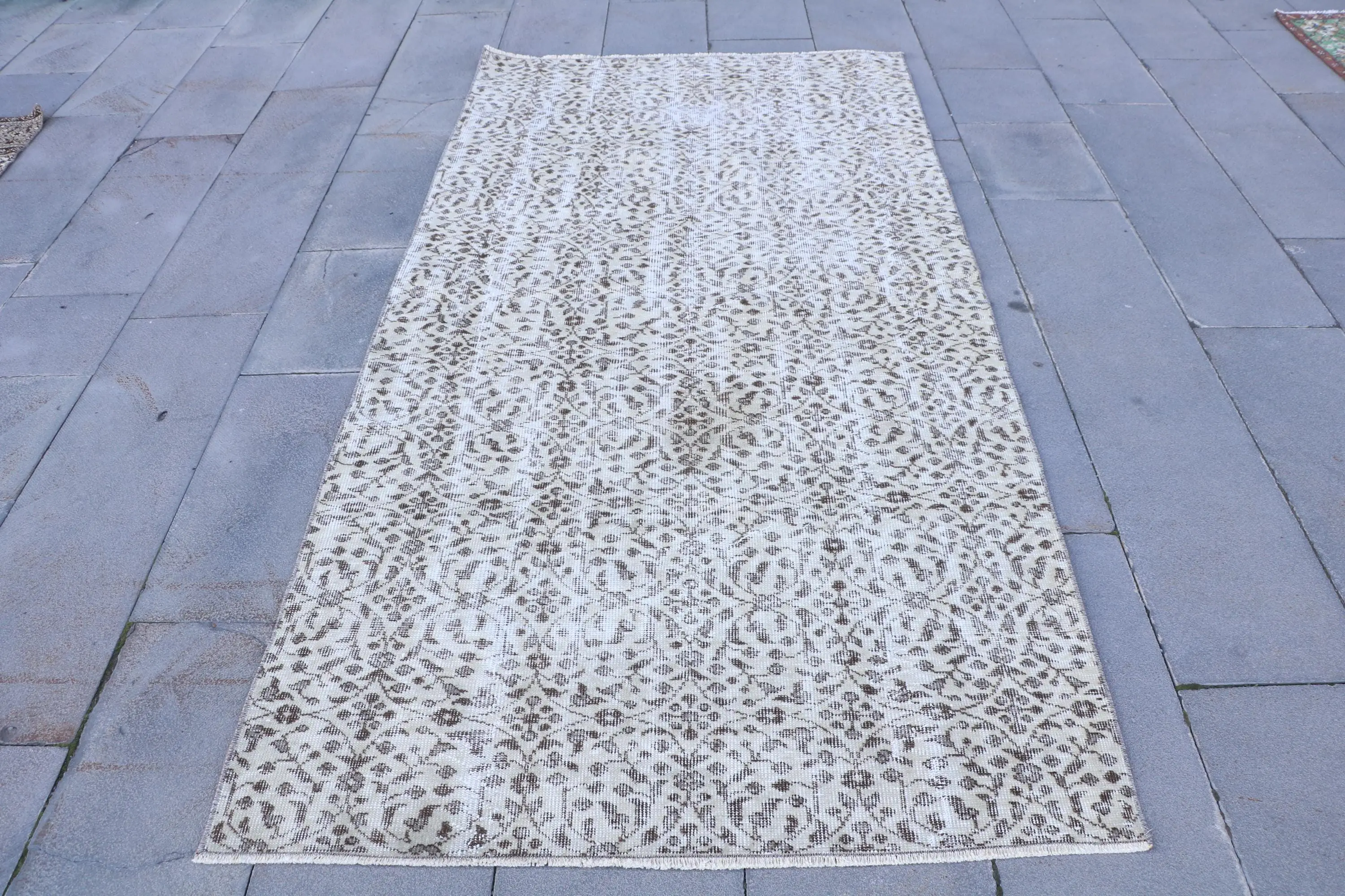 Vintage Turkish Rug 3.9x7.7 ft, White Wool Rug - 1