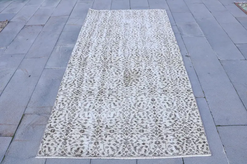 Beige Persian Rug, 3,9x7,7 ft Elegant Beige & Brown