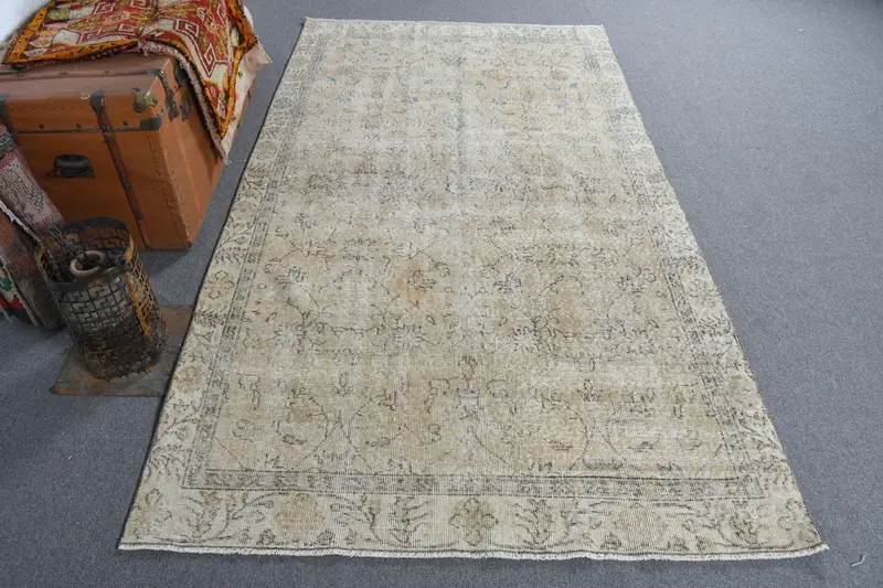 エレガントなベージュとグリーンのラグ、4.6x8.2フィートのアニマルプリント