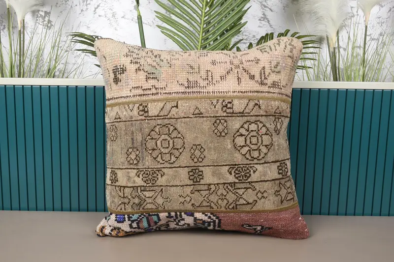 Handgefertigtes besticktes Patchwork-Wurfkissen, Vintage Beige & Braunes Kissen