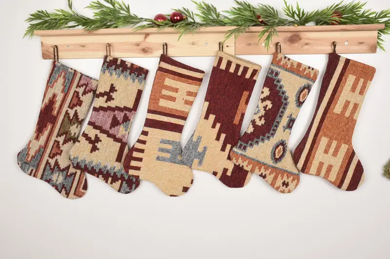 Şenlikli Ekose Noel Çorabı, 7 İnç Örgü Süs Çorabı