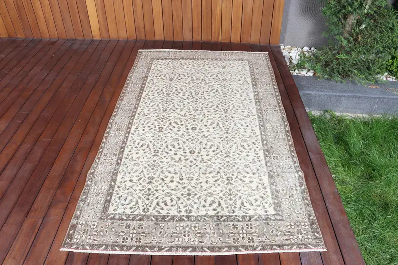 Turkish Vintage Rug 3.9x6.6 ft (119x202 cm), Oushak White Brown Floral Rug - 1