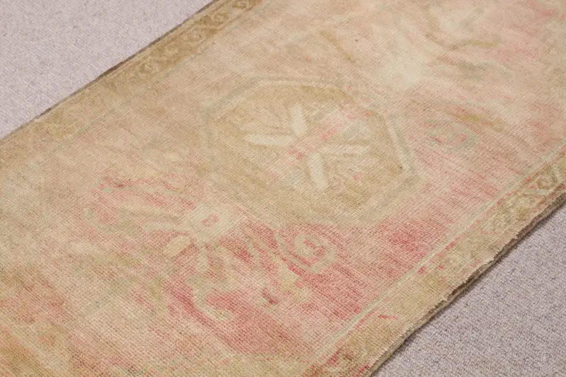 Red Persian Rug, 1.7x3.1 ft Elegant Beige Accent