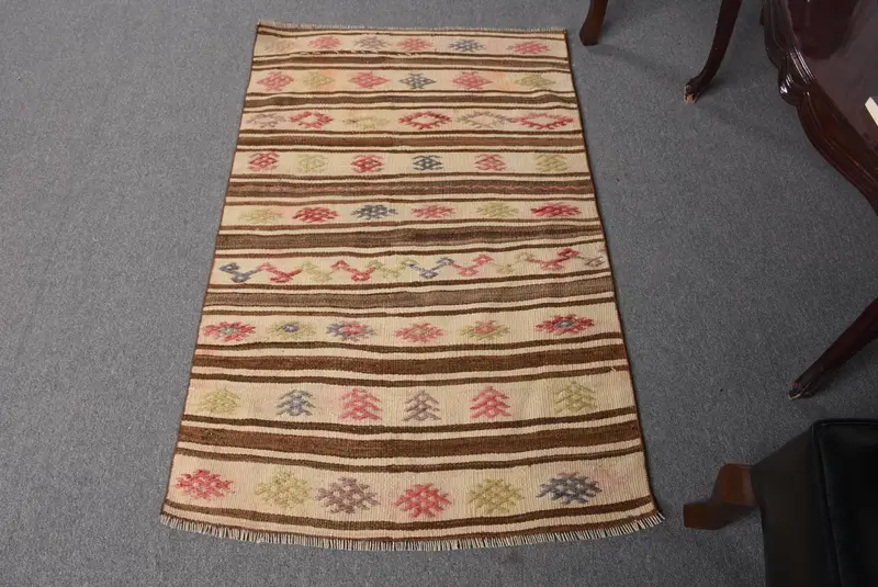 Vintage Kilim Küçük Halı 2,8x4,5 ft (85x136 cm), Türk Kahvesi Kareli Halı - 1