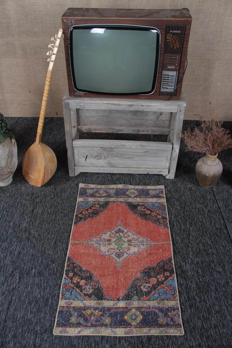 Vintage Halı, Küçük 2x3.5 ft Türk Halısı, Kırmızı Güneybatı Yün Halı - 1