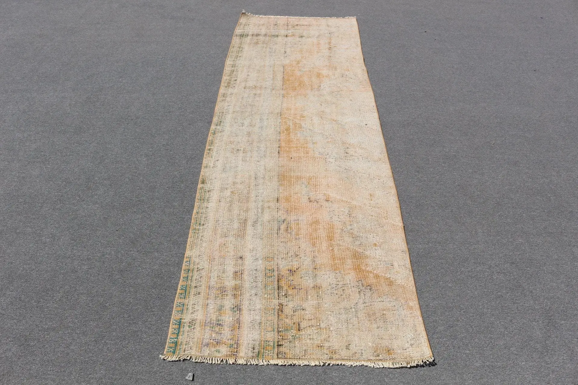 Vintage Teppich 2,7x8,5 ft (81x260 cm), brauner türkischer Blumenteppich - 1