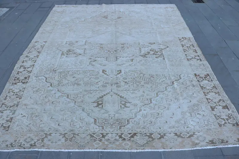 Elegant Beige Persian Rug, 9.7x12.6 ft with Gray Accents