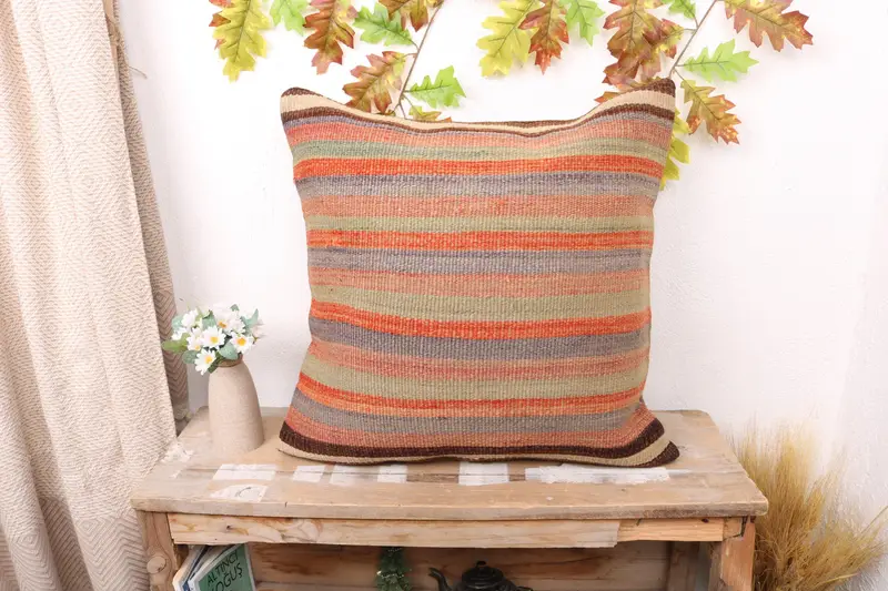 Rot-grün gestreiftes Kissen, 22x22 besticktes Wurfkissen