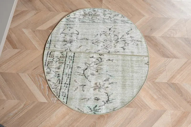 2,5x2,9 ft Green Rug with Brown Polka Dots, Perfect Accent