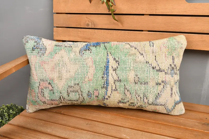 Handgefertigtes Leinenkissen, grünes Blumenkissen, 12x24