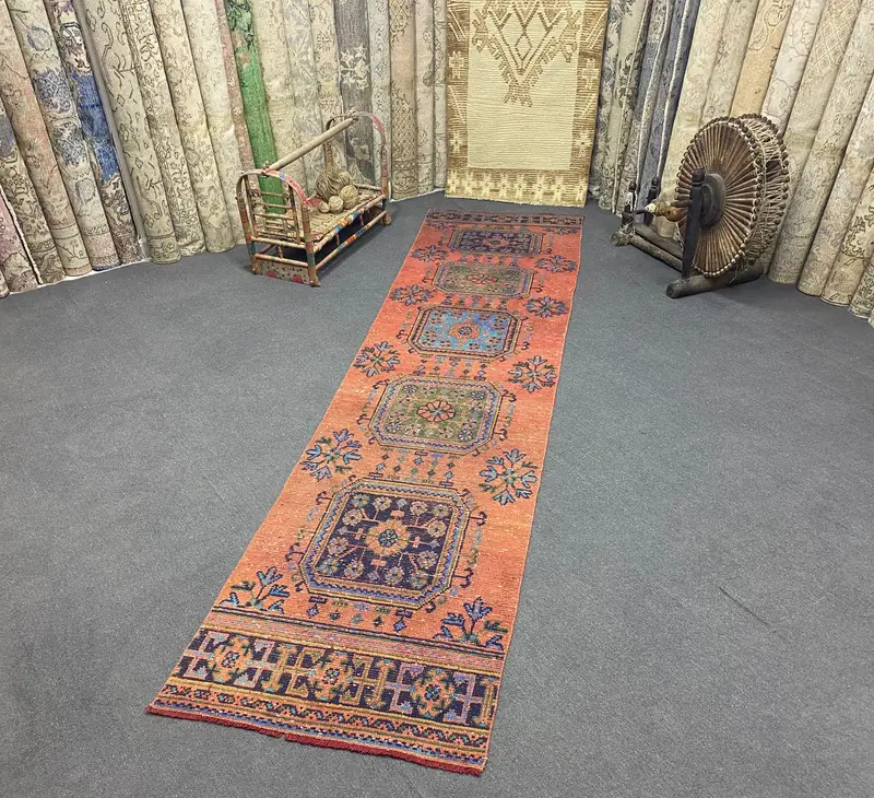 Roter und blauer Teppich, 2,7 x 11,3 Fuß, florales und geometrisches Design