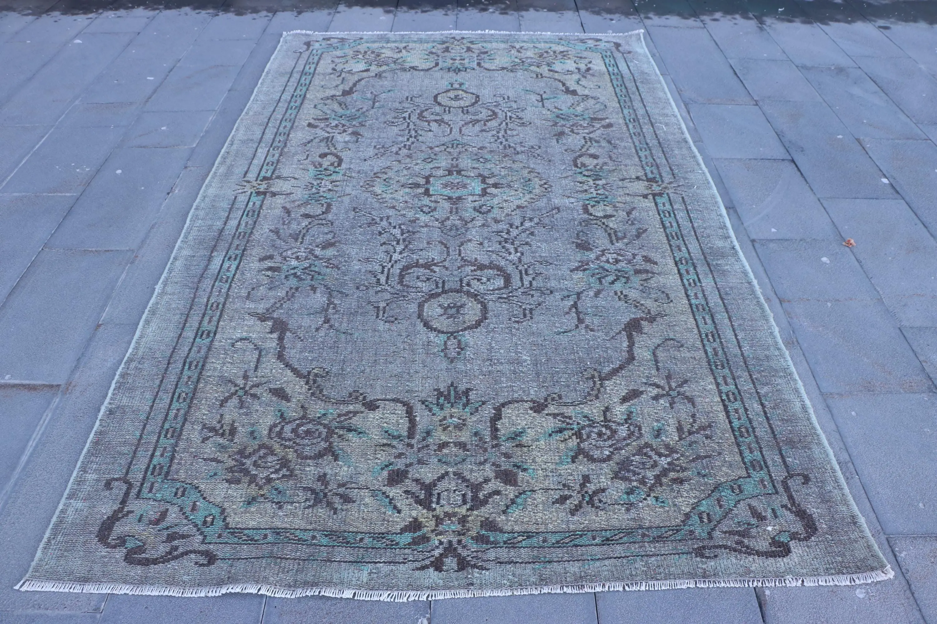5,4x9 ft Teppich, türkischer Vintage Teppich, grauer Wollteppich mit Tiermuster - 1