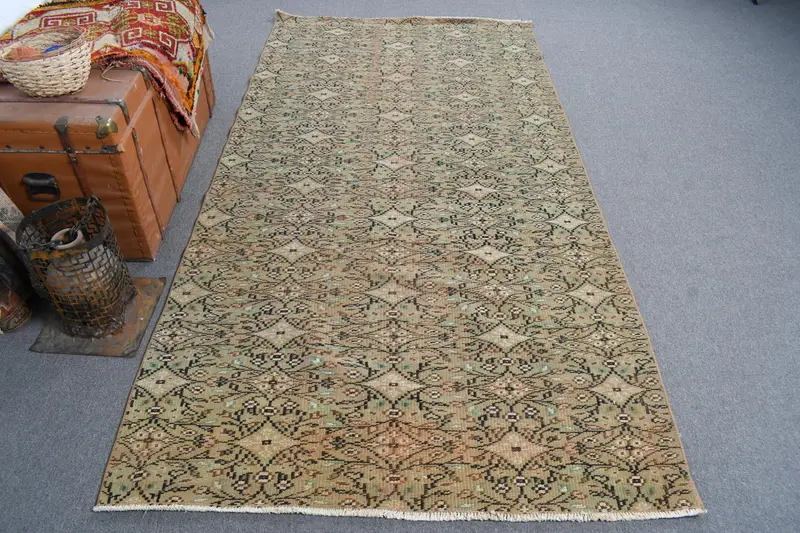 Grün-braun gestreifter Teppich, 4,4 x 8,7 Fuß, schickes Dekor