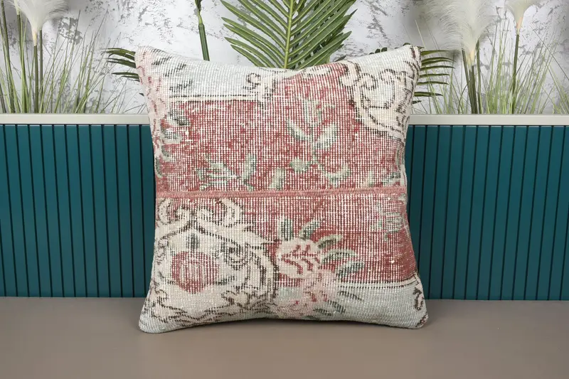 Almohada de tiro patchwork rojo y beige, cojín bordado 20x20