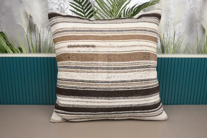 Bej & Kahverengi Patchwork Kırlent, 28x28 Nakışlı Kırlent