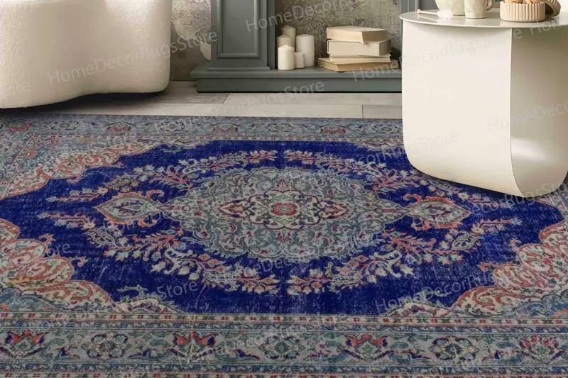 ネイビー ブルー メダリオン花柄プリント ラグ: エレガントな Oushak デザイン