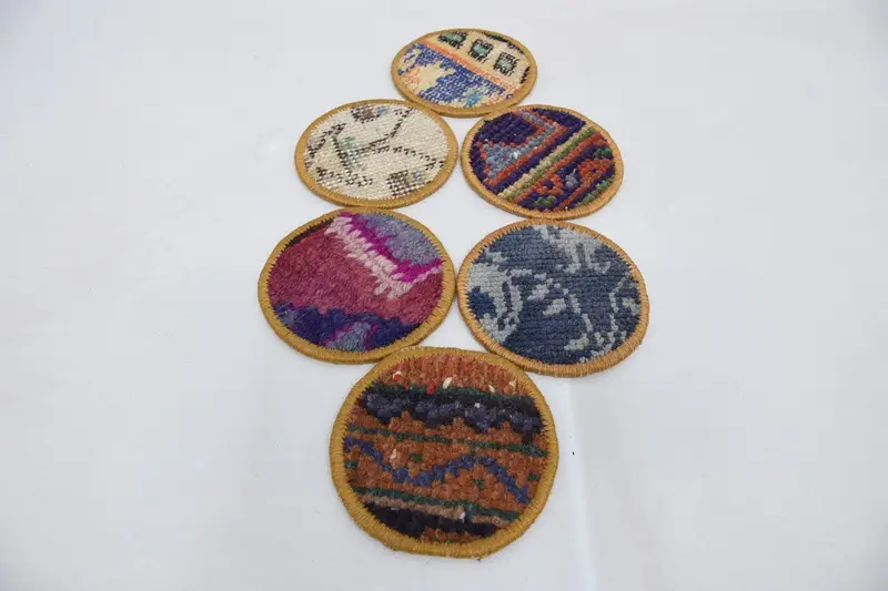 ブルーとベージュのエスニックコースター、丈夫でスタイリッシュなラグコースター