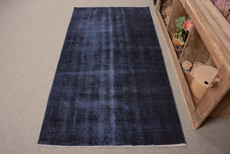 Eleganter marokkanischer Teppich, Schwarz und Blau, 3,6 x 6,8 Fuß