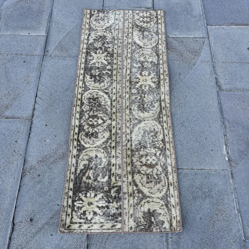1,5x4 ft türkischer Vintage-Teppich, kleiner Teppich, braun-weiß umrandeter Wollteppich - 1