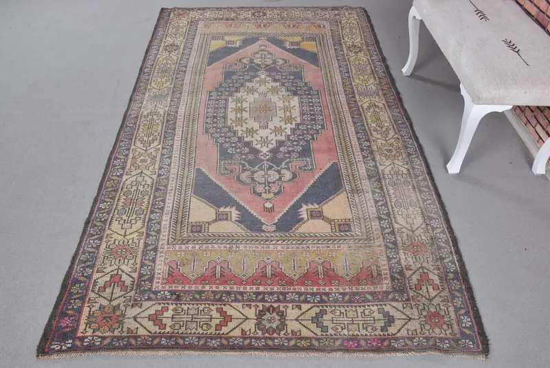 Eleganter blau-roter Teppich, 4,7 x 8,3 Fuß, Tiermuster