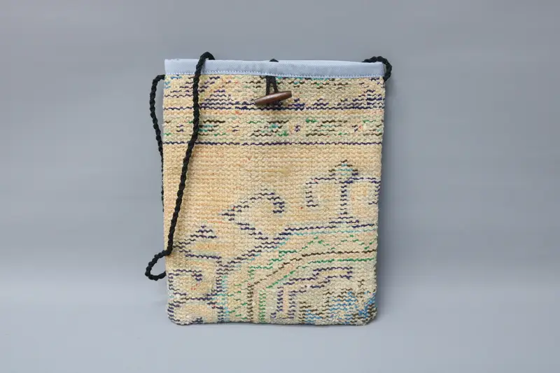 調節可能なストラップ付きキリムバッグ、ヴィンテージモチーフ付きウールクロスボディ