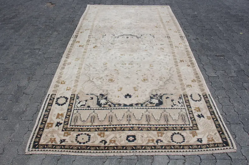 5.1x10.3 ft Vintage Rug, Large Turkish Rug, White Southwestern Rug - 1