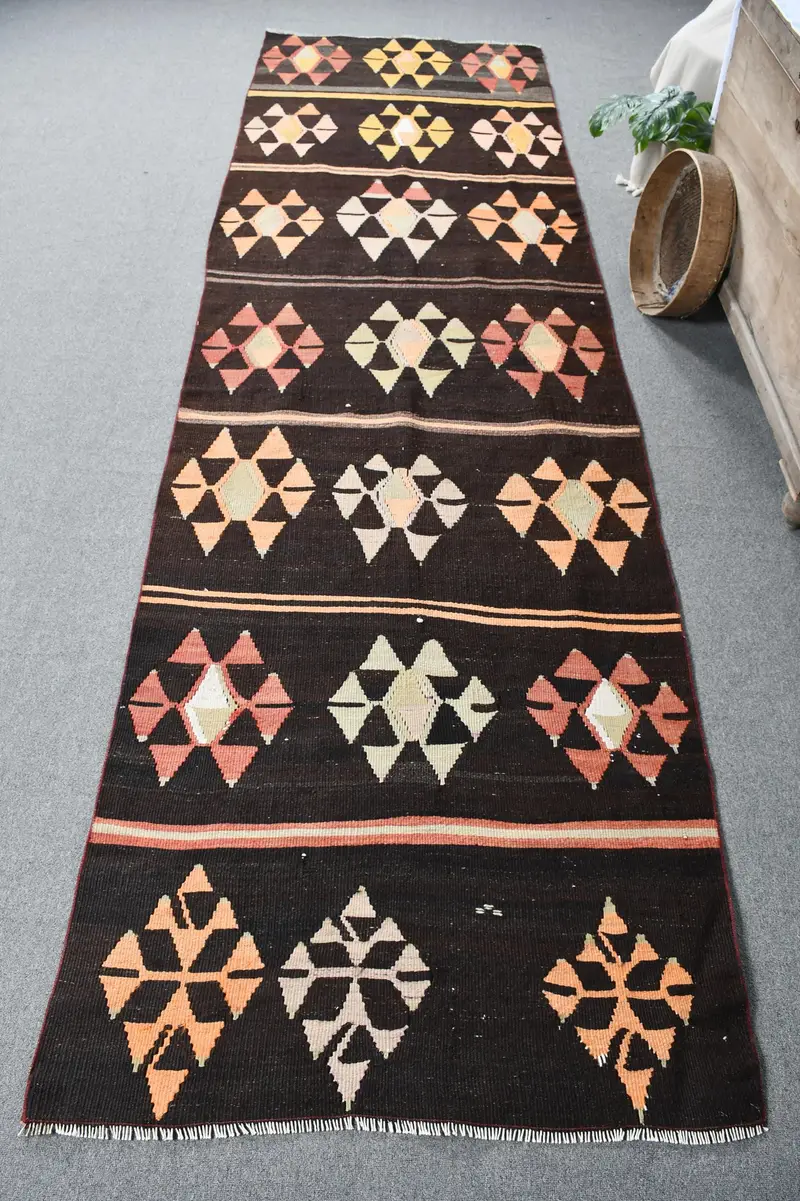 Brauner und orangefarbener Karoteppich, 3,3 x 12 Fuß, elegantes Dekor