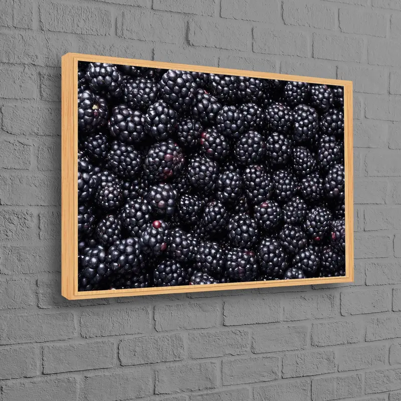 エレガントなベリー収穫キャンバス: キッチン シーンの鮮やかな果物