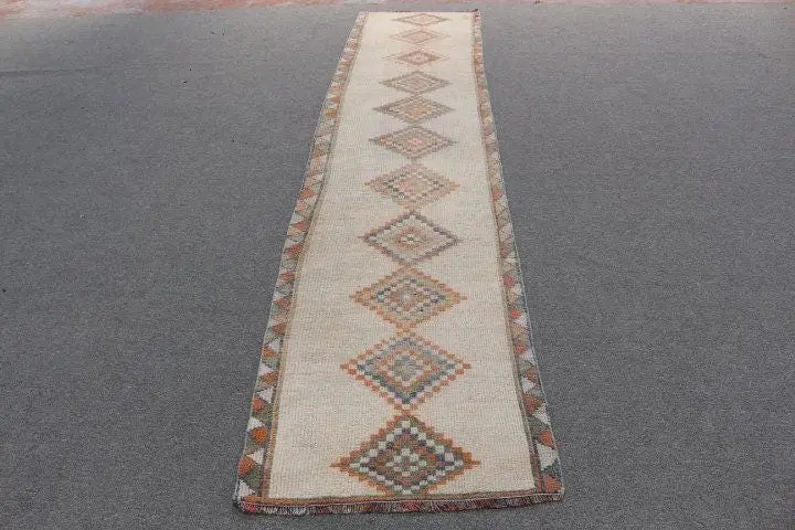 Türkischer Vintage Herki Teppich 2,5x11 ft, weißer Läufer aus marokkanischer Wolle - 1