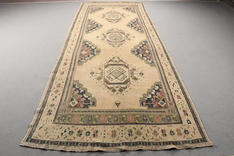 Zarif Bej ve Yeşil Kareli Halı, 5x12,5 ft Şık Dekor